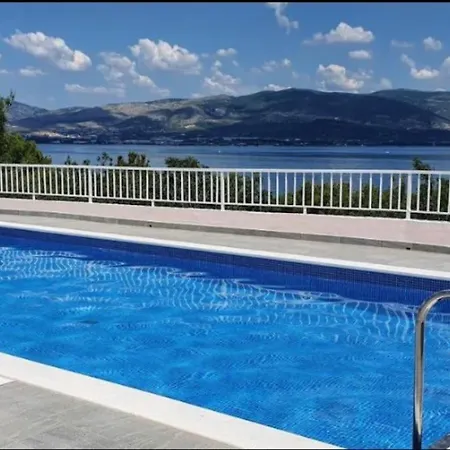 Haven With Pool Next To The * Slatine
